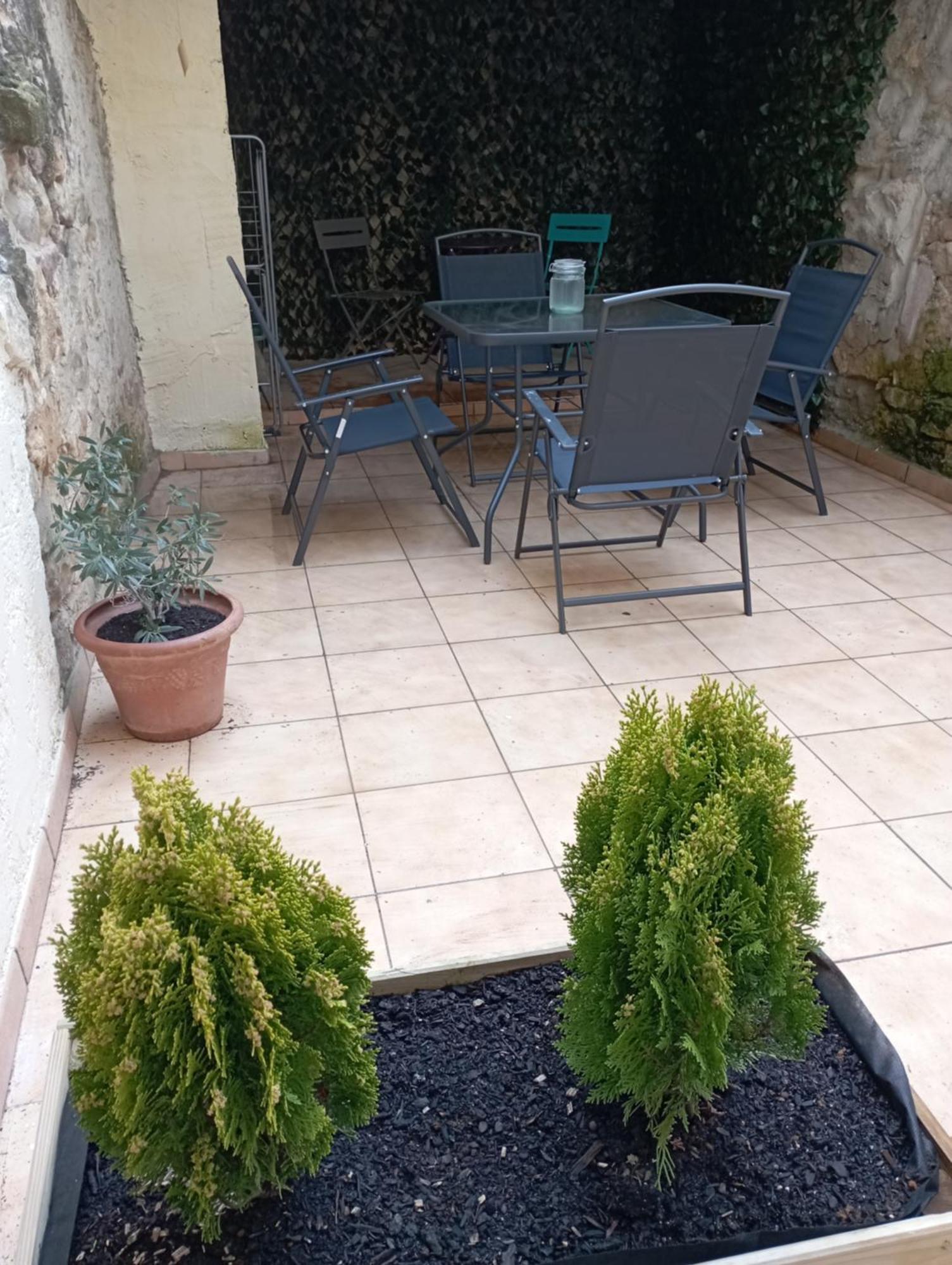 Dans Le Centre Historique Avec Terrasse Privee *